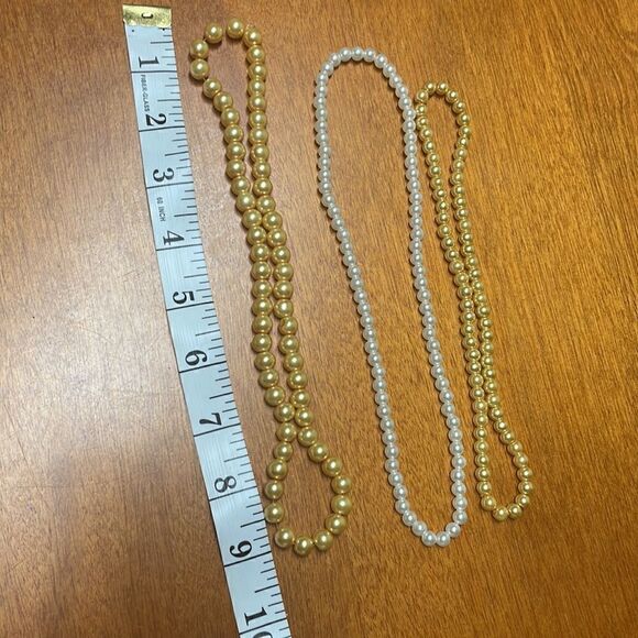 Bundle of Vintage handmade stretch pearl necklaces - Picture 4 of 4